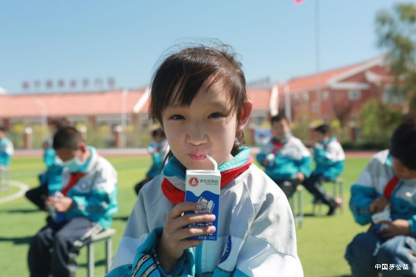 “希望有你”用美育点亮童心，新希望乳业再现公益版“山海情” 图5