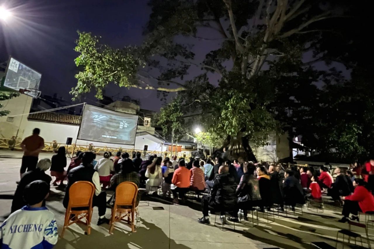 临翔区：“扫黄打非”公益放映进乡村 图1