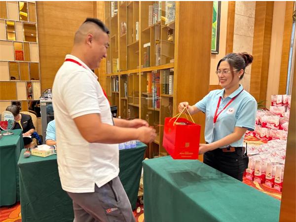 南国食品亮相海南公益慈善志愿者交流大会，传递南国大爱精神 图6