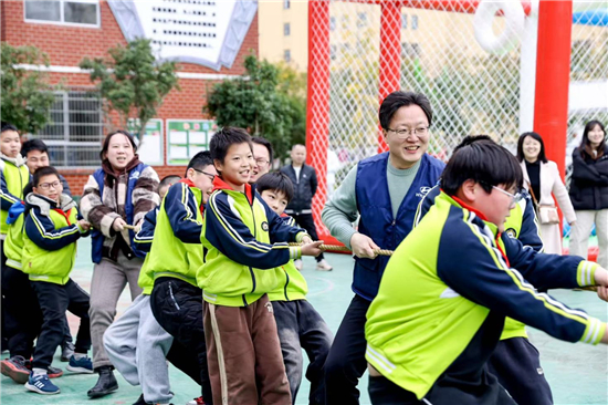 爱心“童”行_|_现代汽车“梦想之屋”公益活动走进武汉 图4