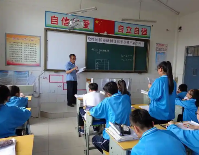 2025最美教师刘玉忠-，内蒙古兴安盟科尔沁右翼前旗索伦中学教师 图1