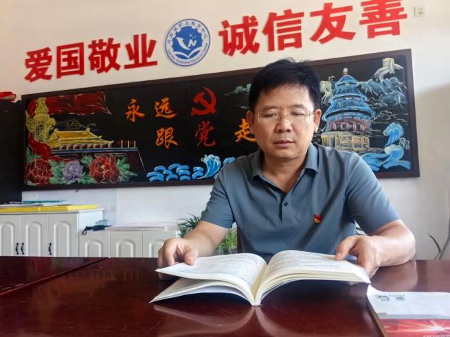 2025最美教师郑万众-河北唐山滦南县职业教育中心教师 图1