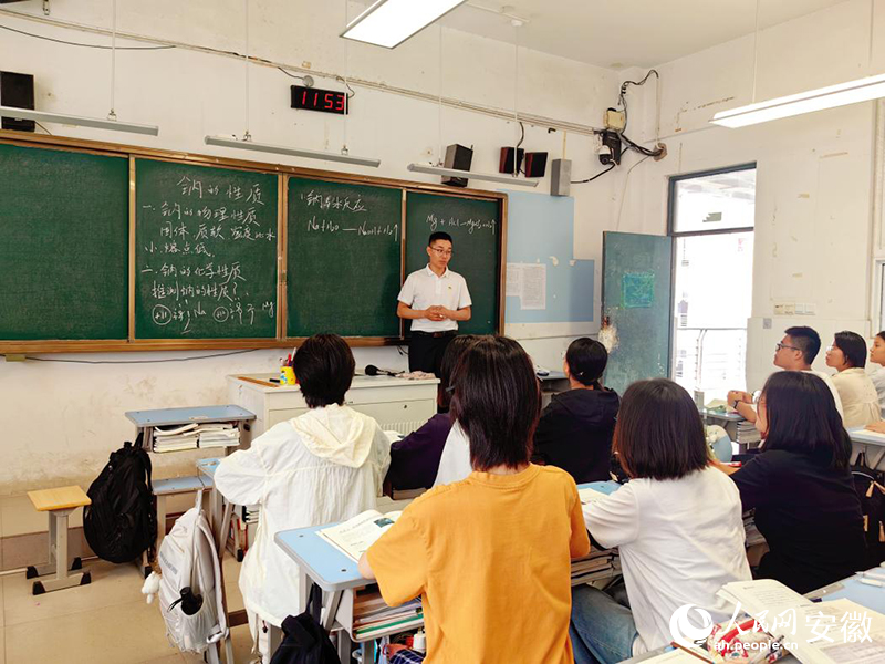 2025最美教师侯纯广-安徽省亳州市利辛县第一中学教师 图1