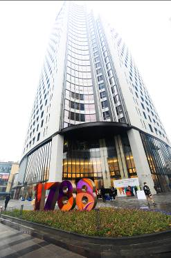 多乐士彩色垂直马拉松火热开跑_为助力“星星”公益添“彩” 图1