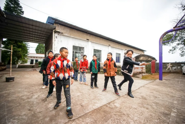 爱心回访之旅，邦泰集团带你见证公益的力量 图2