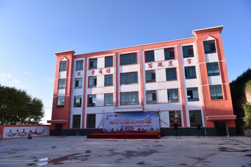 让女性续写奋斗故事_“她们”的背后是这家企业的行动诠释 图6