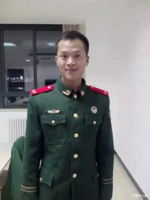 致敬英雄_郑州暴雨曹师傅勇救5人获华帝奖励 图3