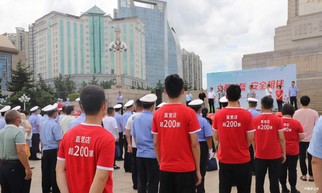 南昌市民安全出行第一只头盔，也许就是季季红火锅公益捐赠 图4