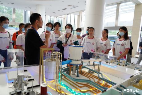 学科学，用科学_这些科研女孩比乘风破浪的姐姐更飒 图2