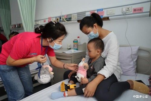 点亮唇腭裂儿童笑脸 屈臣氏携手微笑行动开展“Give a Smile”公益活动—