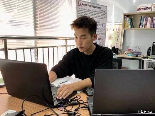 “无声的世界”也有勇不言败的努力 图1