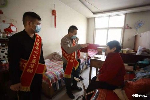 泥灸缘走进南五里堡敬老院公益献爱心活动 图3