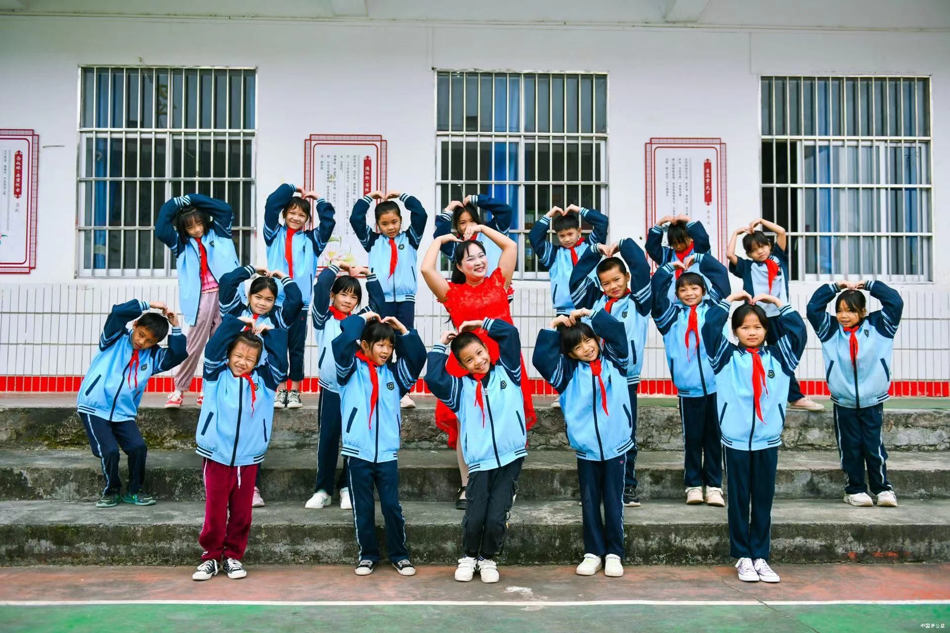 现代梦想之屋捐助南宁方村小学 图6