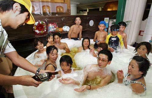 “为上海搓澡”，杨烨炘又一行为艺术火了 图5