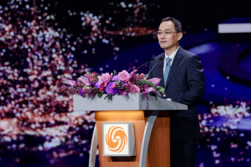 国窖1573“世界因你而美丽——2023-2024影响世界华人盛典”圆满落幕 图2